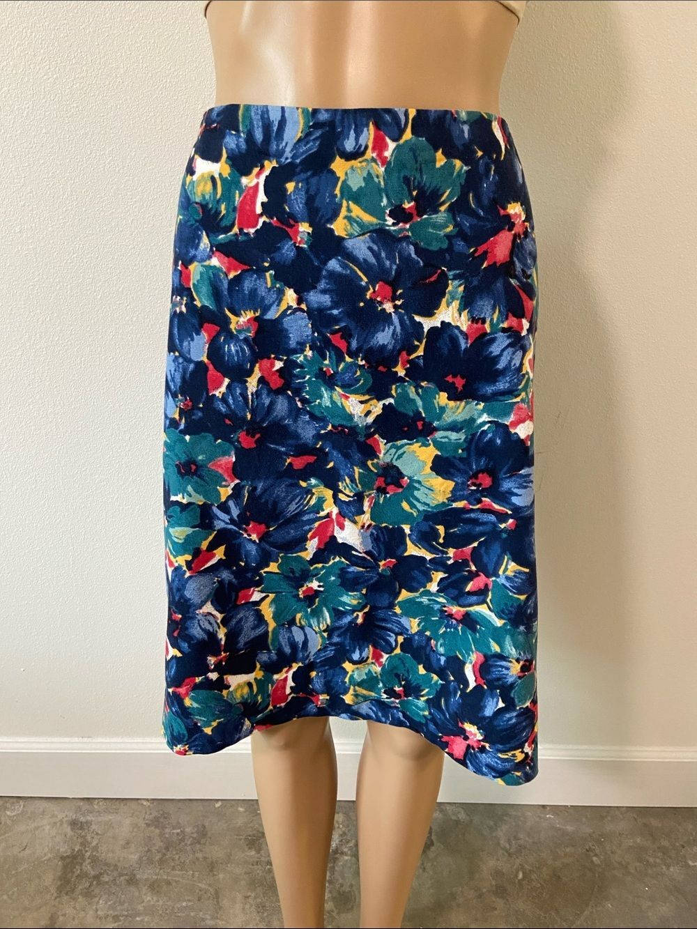 Talbots Navy Floral pencil Skirt with Multicolor Blooms Sz 10
